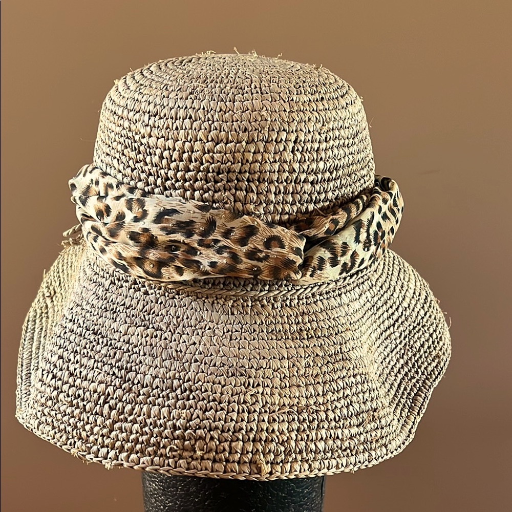Straw Hat with Leopard Band - Picture 6 of 8